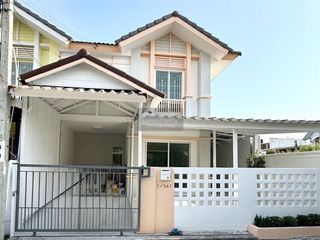 For rent 3 bedrooms townhouse in Bang Khun Thian, Bangkok