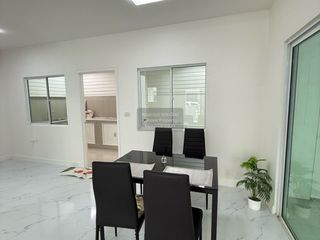For rent 3 bedrooms townhouse in Bang Khun Thian, Bangkok