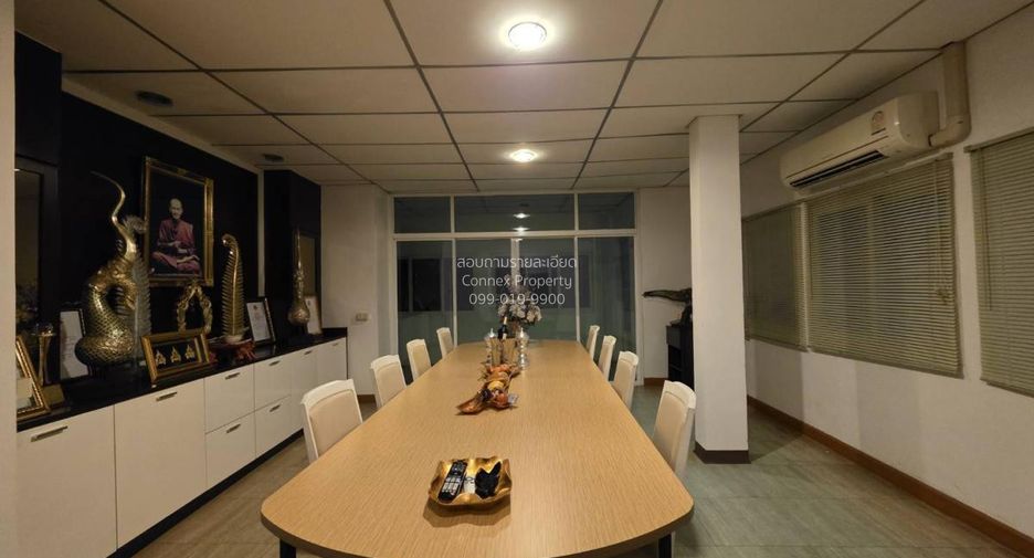 For rent 3 bedrooms townhouse in Bang Khun Thian, Bangkok