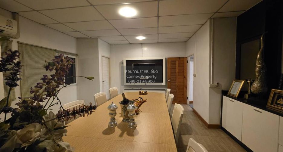 For rent 3 bedrooms townhouse in Bang Khun Thian, Bangkok