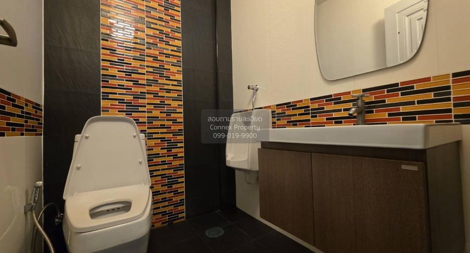 For rent 3 bedrooms townhouse in Bang Khun Thian, Bangkok