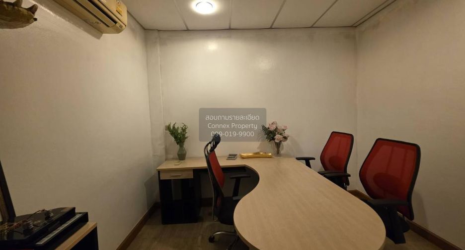 For rent 3 bedrooms townhouse in Bang Khun Thian, Bangkok