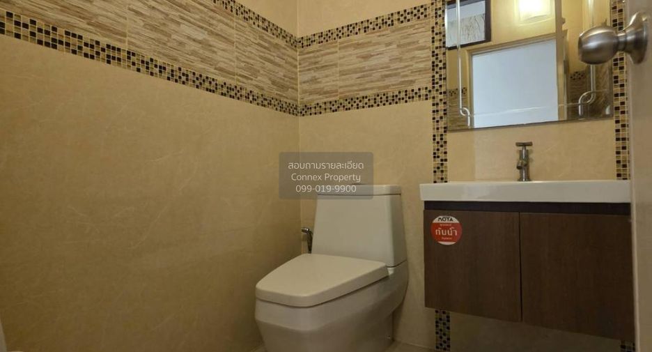 For rent 3 bedrooms townhouse in Bang Khun Thian, Bangkok