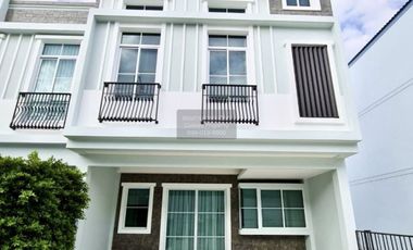 For rent 3 bedrooms townhouse in Prawet, Bangkok