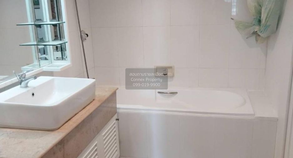 For rent 3 bedrooms condo in Khlong Toei, Bangkok
