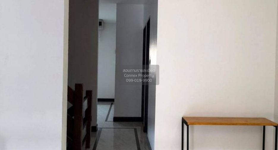 For rent 5 bedrooms townhouse in Chatuchak, Bangkok