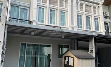 Casa adosada en alquiler de 4 habitaciones en Chom Thong, Bangkok