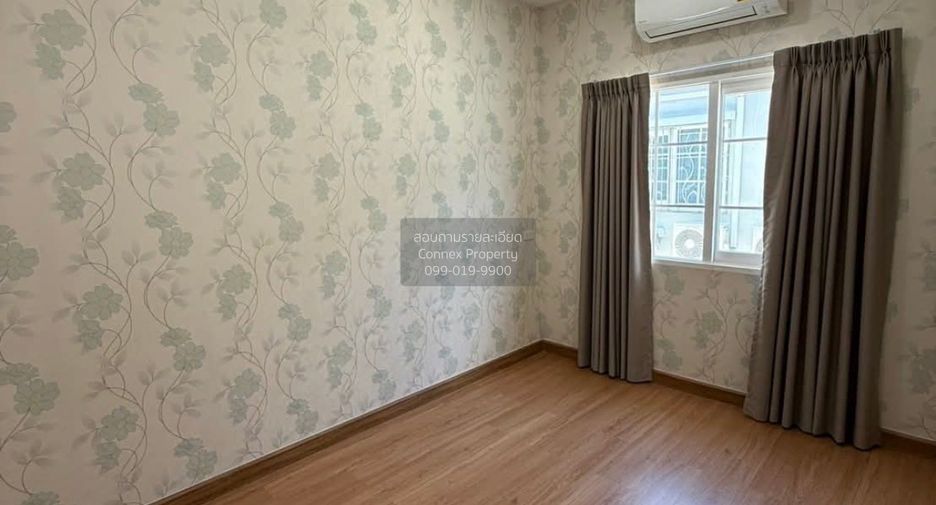 Casa adosada en alquiler de 4 habitaciones en Chom Thong, Bangkok