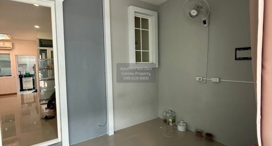 Casa adosada en alquiler de 4 habitaciones en Chom Thong, Bangkok