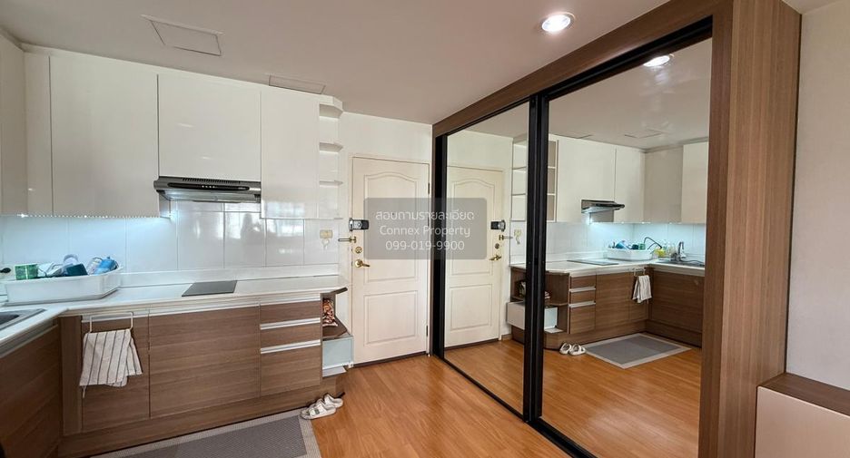 For rent 2 bedrooms condo in Pathum Wan, Bangkok
