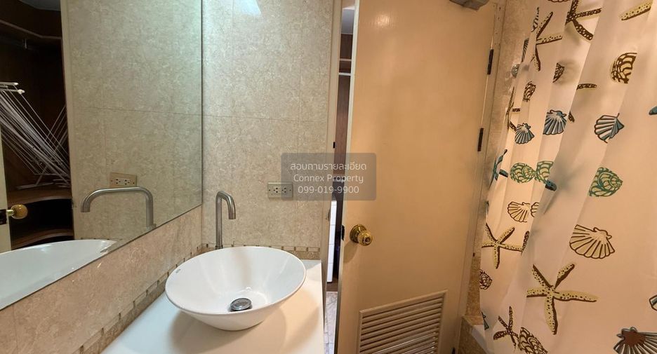 For rent 2 bedrooms condo in Pathum Wan, Bangkok