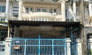 For rent 2 bedrooms townhouse in Bang Na, Bangkok