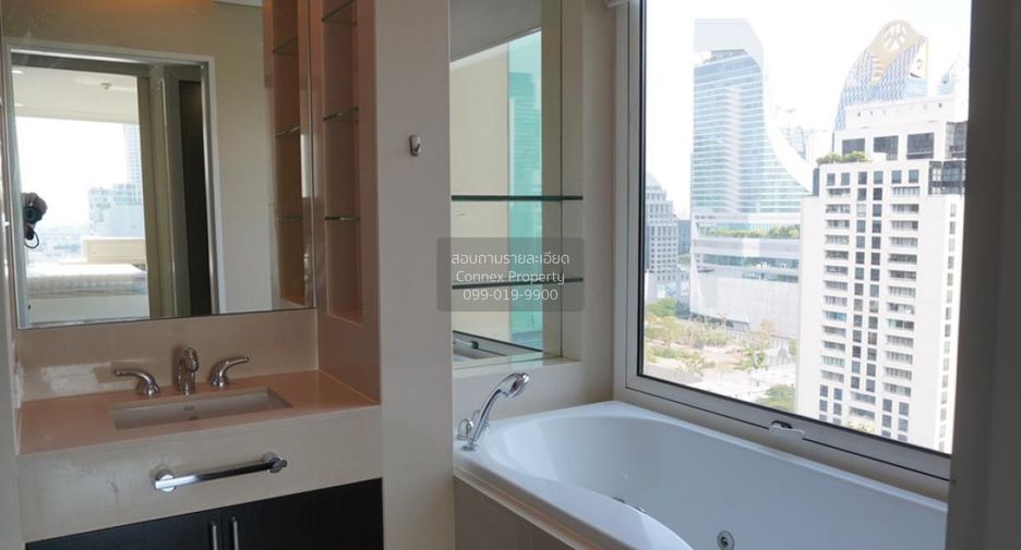 For rent 2 bedrooms condo in Pathum Wan, Bangkok