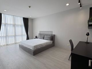 For rent 3 bedrooms condo in Ratchathewi, Bangkok