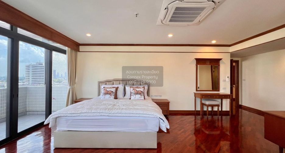 For rent 3 bedrooms condo in Khlong Toei, Bangkok