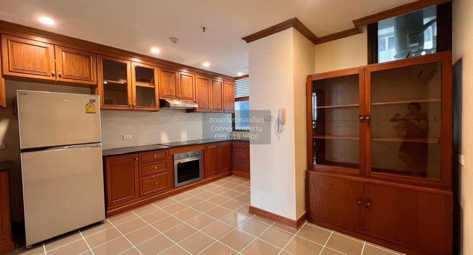 For rent 3 bedrooms condo in Khlong Toei, Bangkok