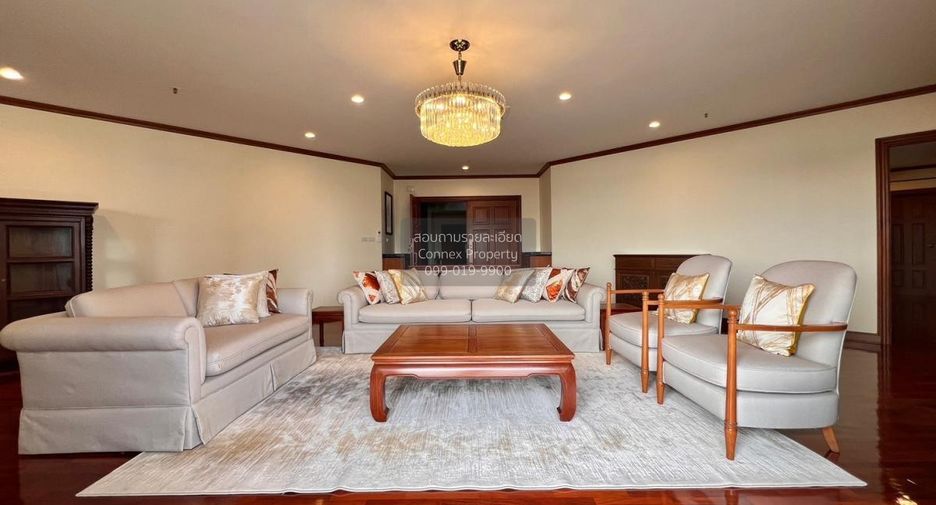 For rent 3 bedrooms condo in Khlong Toei, Bangkok