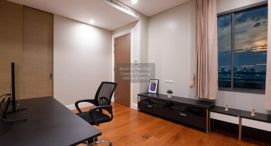 For rent 2 bedrooms condo in Khlong Toei, Bangkok