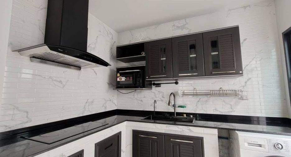 For sale and for rent 4 bedrooms house in Bang Phli, Samut Prakan