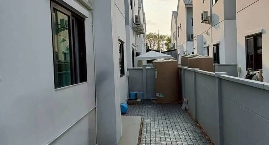 For sale and for rent 4 bedrooms house in Bang Phli, Samut Prakan