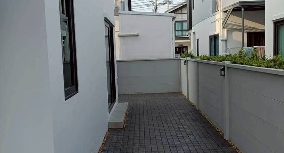 For sale and for rent 4 bedrooms house in Bang Phli, Samut Prakan