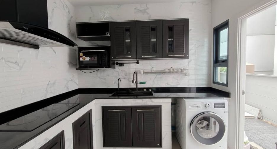 For sale and for rent 4 bedrooms house in Bang Phli, Samut Prakan