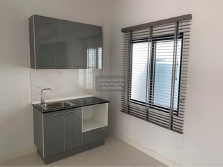 Reihenhaus zur Miete mit 3 Zimmer in Phra Khanong, Bangkok