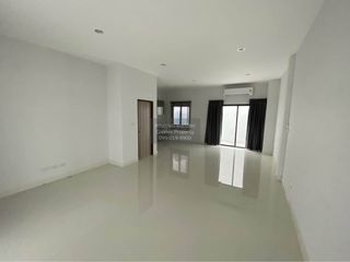 Reihenhaus zur Miete mit 3 Zimmer in Phra Khanong, Bangkok