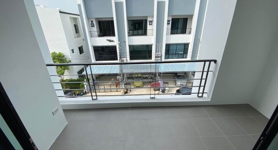 For rent 3 ベッドルーム townhouse in Phra Khanong, Bangkok