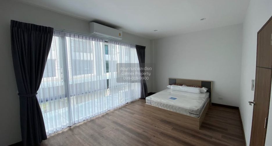 For rent 3 ベッドルーム townhouse in Phra Khanong, Bangkok