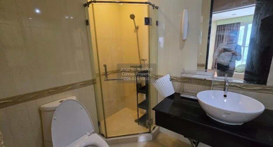 For rent 2 bedrooms condo in Pathum Wan, Bangkok