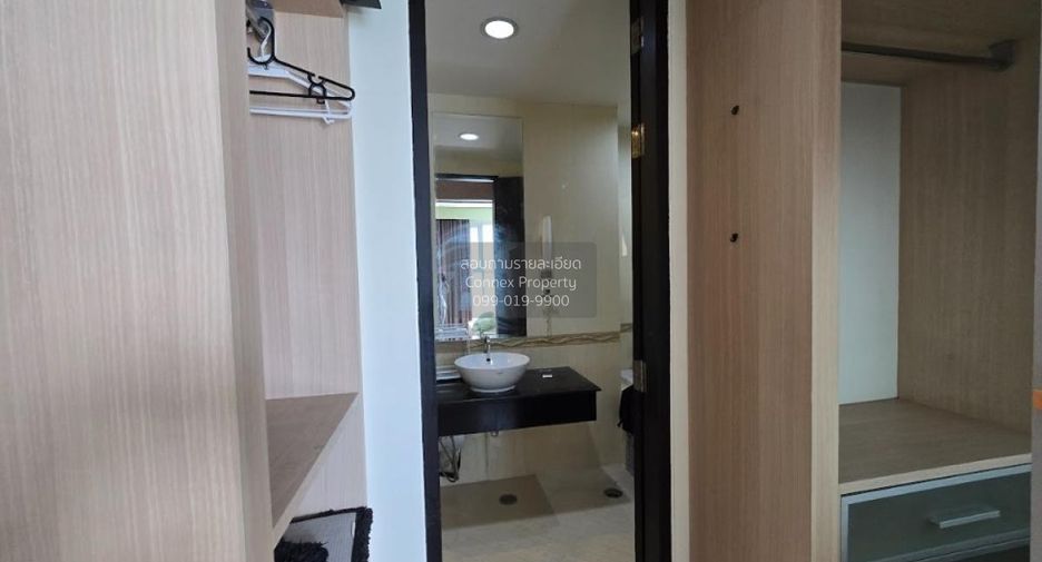 For rent 2 bedrooms condo in Pathum Wan, Bangkok