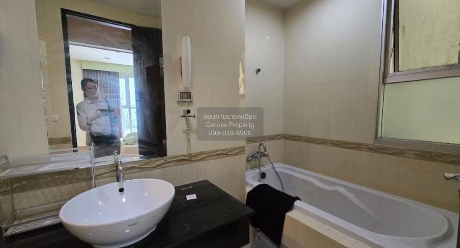 For rent 2 bedrooms condo in Pathum Wan, Bangkok