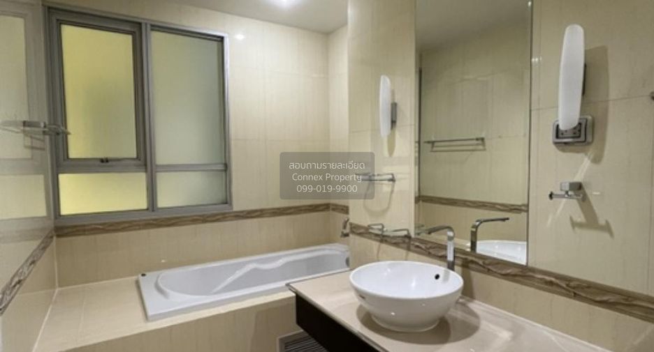 For rent 2 bedrooms condo in Pathum Wan, Bangkok