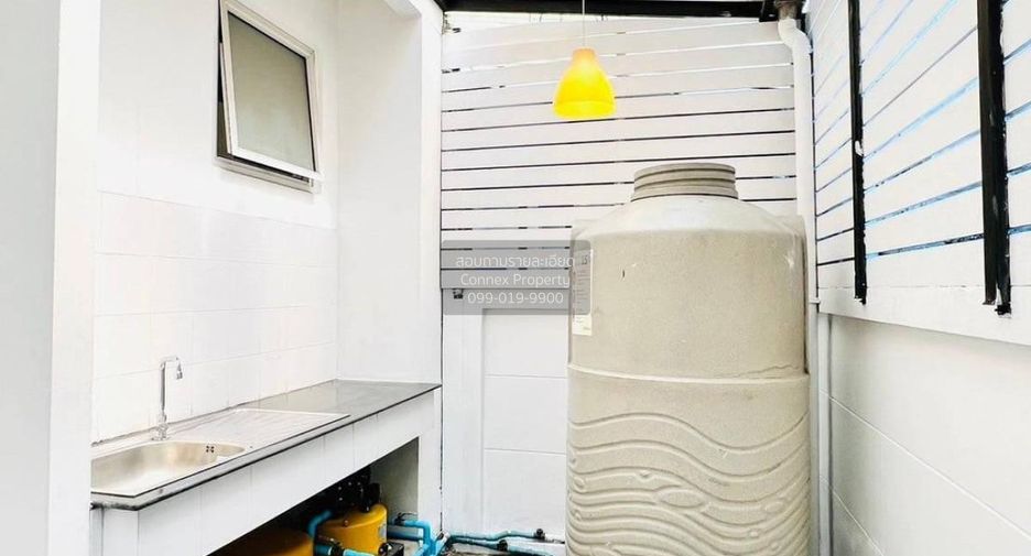For rent 3 bedrooms townhouse in Prawet, Bangkok