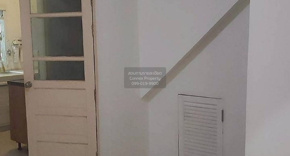 For rent 4 bedrooms townhouse in Mueang Samut Prakan, Samut Prakan