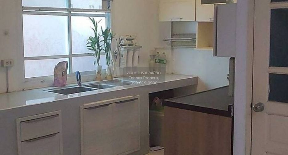 For rent 4 bedrooms townhouse in Mueang Samut Prakan, Samut Prakan