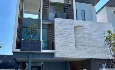 Haus zur Miete mit 4 Zimmer in Suan Luang, Bangkok