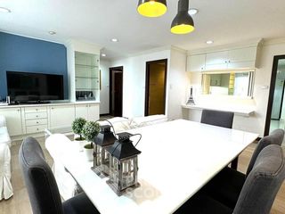 Condo en alquiler y en venta de 3 habitaciones en Watthana, Bangkok