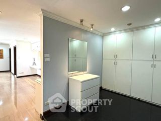 Condo en alquiler y en venta de 3 habitaciones en Watthana, Bangkok