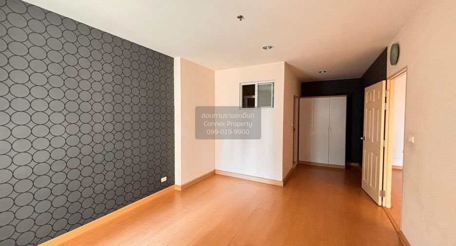 For rent 2 bedrooms condo in Thon Buri, Bangkok