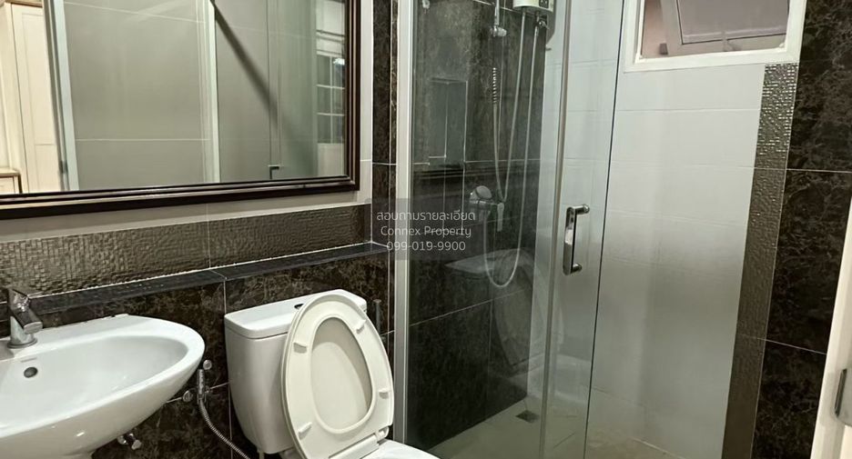 Casa en alquiler de 3 habitaciones en Bang Khae, Bangkok