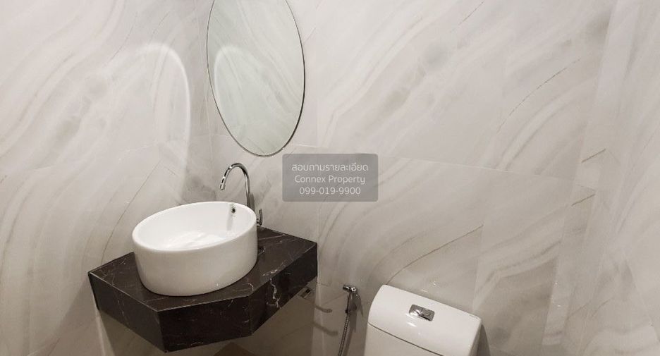 For rent 3 bedrooms townhouse in Bang Kapi, Bangkok