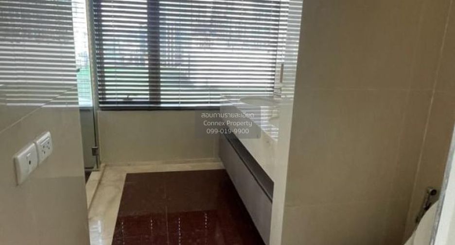 For rent 3 bedrooms condo in Pathum Wan, Bangkok