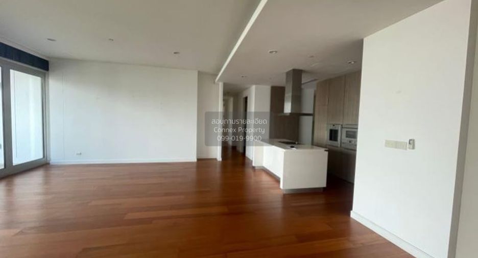 For rent 3 bedrooms condo in Pathum Wan, Bangkok
