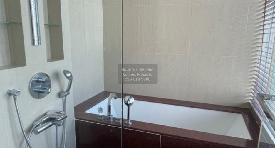 For rent 3 bedrooms condo in Pathum Wan, Bangkok
