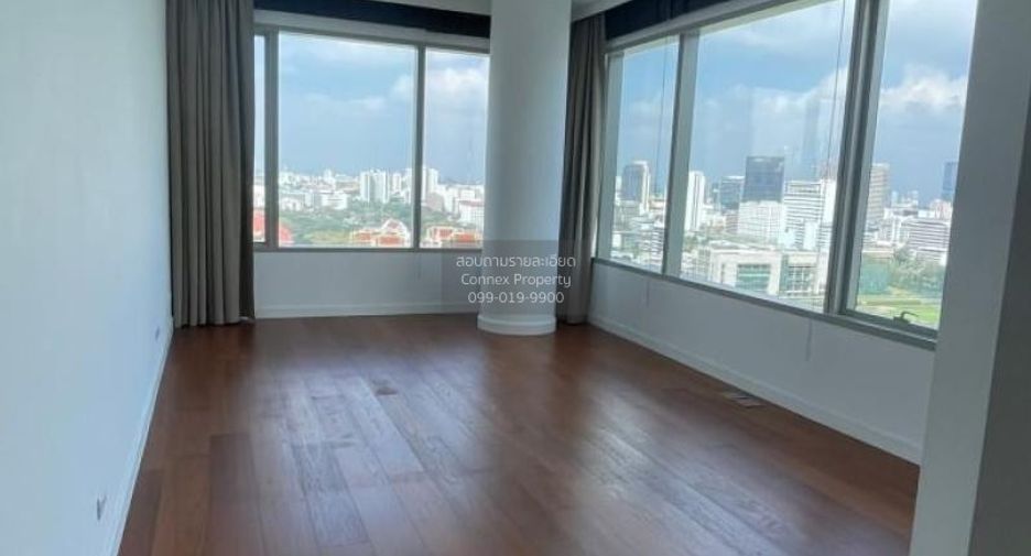 For rent 3 bedrooms condo in Pathum Wan, Bangkok