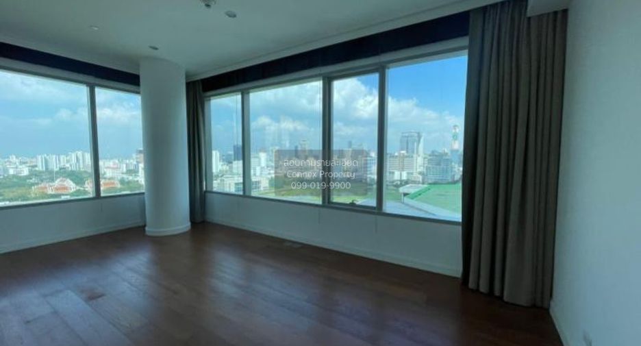 For rent 3 bedrooms condo in Pathum Wan, Bangkok