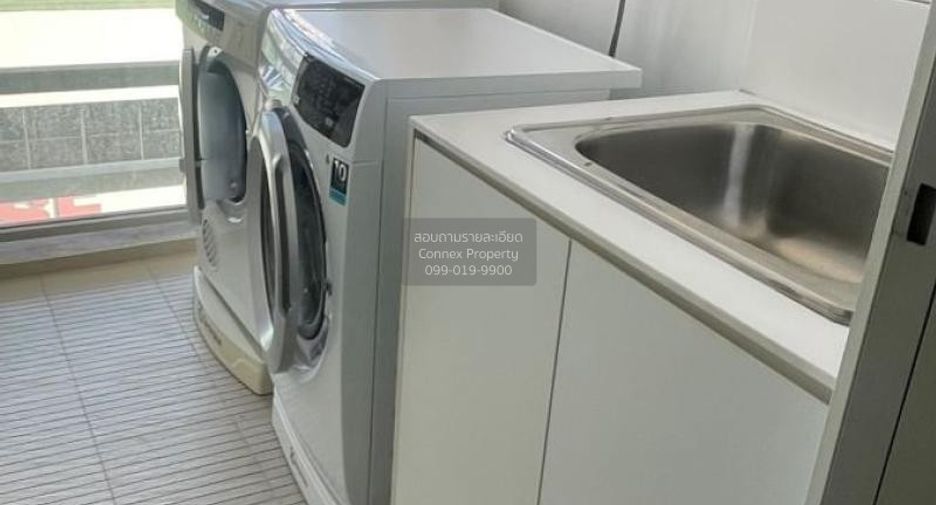 For rent 3 bedrooms condo in Pathum Wan, Bangkok