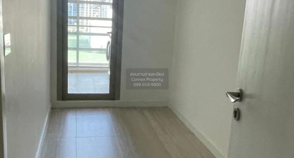 For rent 3 bedrooms condo in Pathum Wan, Bangkok